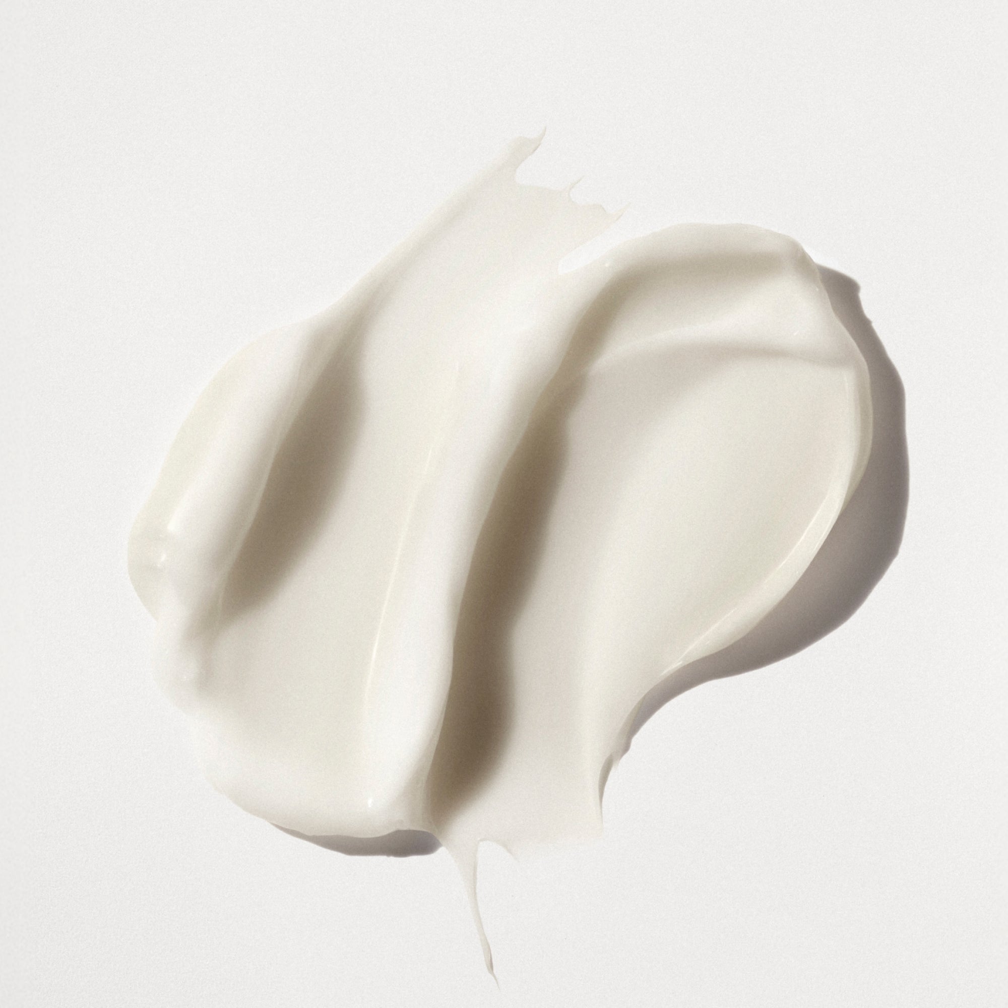 survoler 

Un échantillon épais et crémeux blanc d'OLAPLEX N°.5 CURL Hydrating Curl Conditioner montrant une texture lisse et riche sur un fond gris clair.