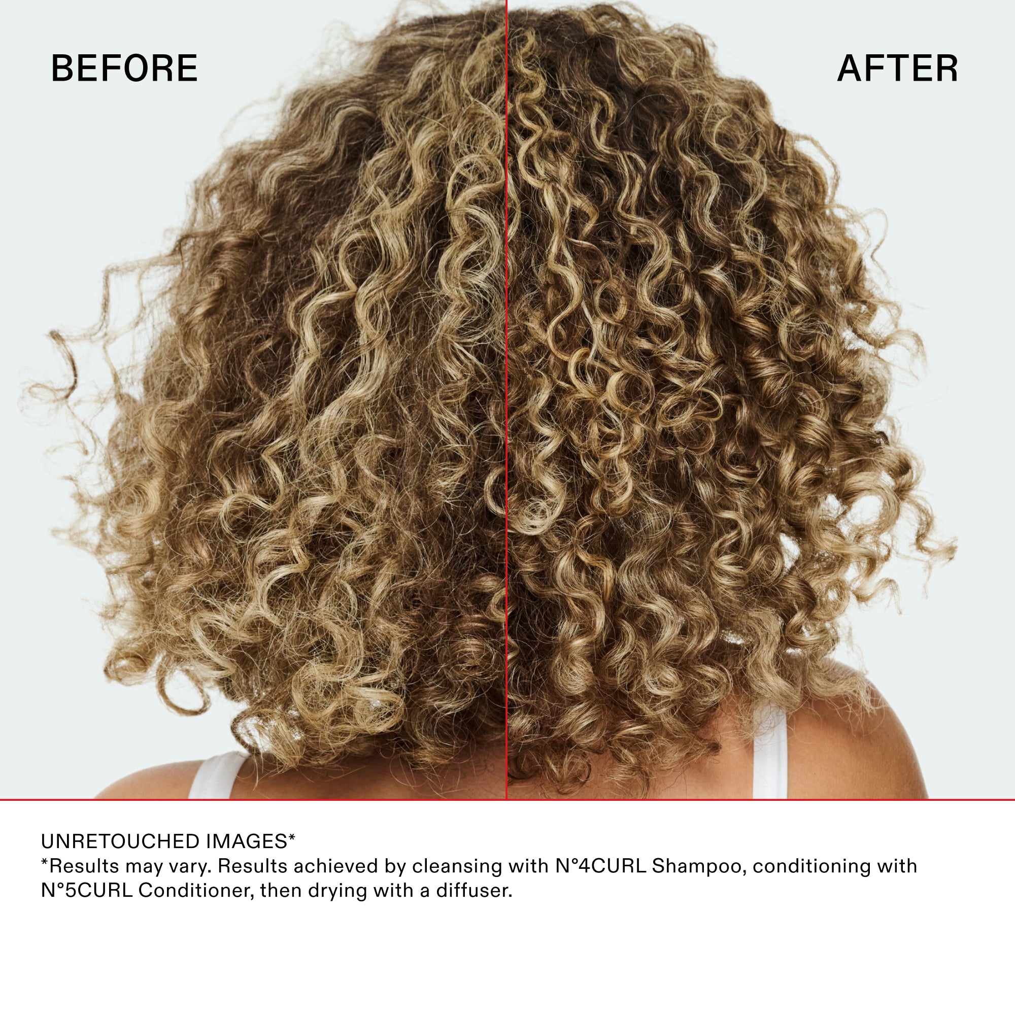 Comparaison avant et après des cheveux bouclés aux mèches blondes. La photo « Avant » montre des cheveux secs, crépus et sans définition. Le côté « Après » montre une définition des boucles, une brillance et une réduction des frisottis. Texte en bas : IMAGES NON RETOUCHÉES. Résultats obtenus en lavant les cheveux avec le N°.4CURL Shampoo, en les revitalisant avec le N°.5CURL Conditioner, puis en les séchant avec un diffuseur.