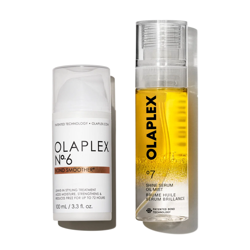 Deux produits capillaires Olaplex se tiennent côte à côte sur un fond blanc épuré. À gauche se trouve Olaplex N°.6 Bond Smoother, un flacon blanc avec pompe, et un bouchon transparent. À droite se trouve un flacon légèrement plus grand d'Olaplex N°.7 Shine Serum Oil Mist, un flacon pulvérisateur transparent, montrant un liquide jaune doré vibrant à l'intérieur. Les deux bouteilles arborent la conception minimaliste classique de la marque avec un lettrage noir épuré. - main view