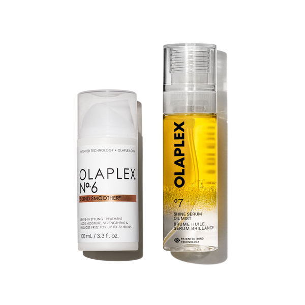 Deux produits capillaires Olaplex se tiennent côte à côte sur un fond blanc épuré. À gauche se trouve Olaplex N°.6 Bond Smoother, un flacon blanc avec pompe, et un bouchon transparent. À droite se trouve un flacon légèrement plus grand d'Olaplex N°.7 Shine Serum Oil Mist, un flacon pulvérisateur transparent, montrant un liquide jaune doré vibrant à l'intérieur. Les deux bouteilles arborent la conception minimaliste classique de la marque avec un lettrage noir épuré. - main view