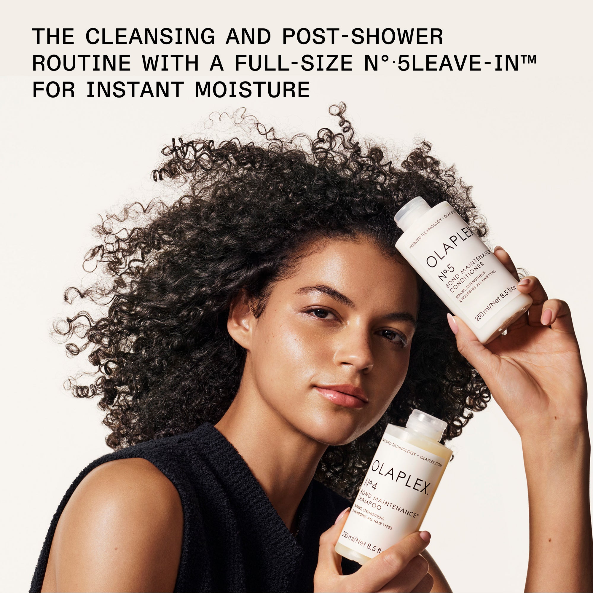 LA ROUTINE DE NETTOYAGE ET APRÈS LA DOUCHE AVEC UN FORMAT STANDARD N°.5 LEAVE-IN™ POUR UNE HYDRATATION INSTANTANÉE