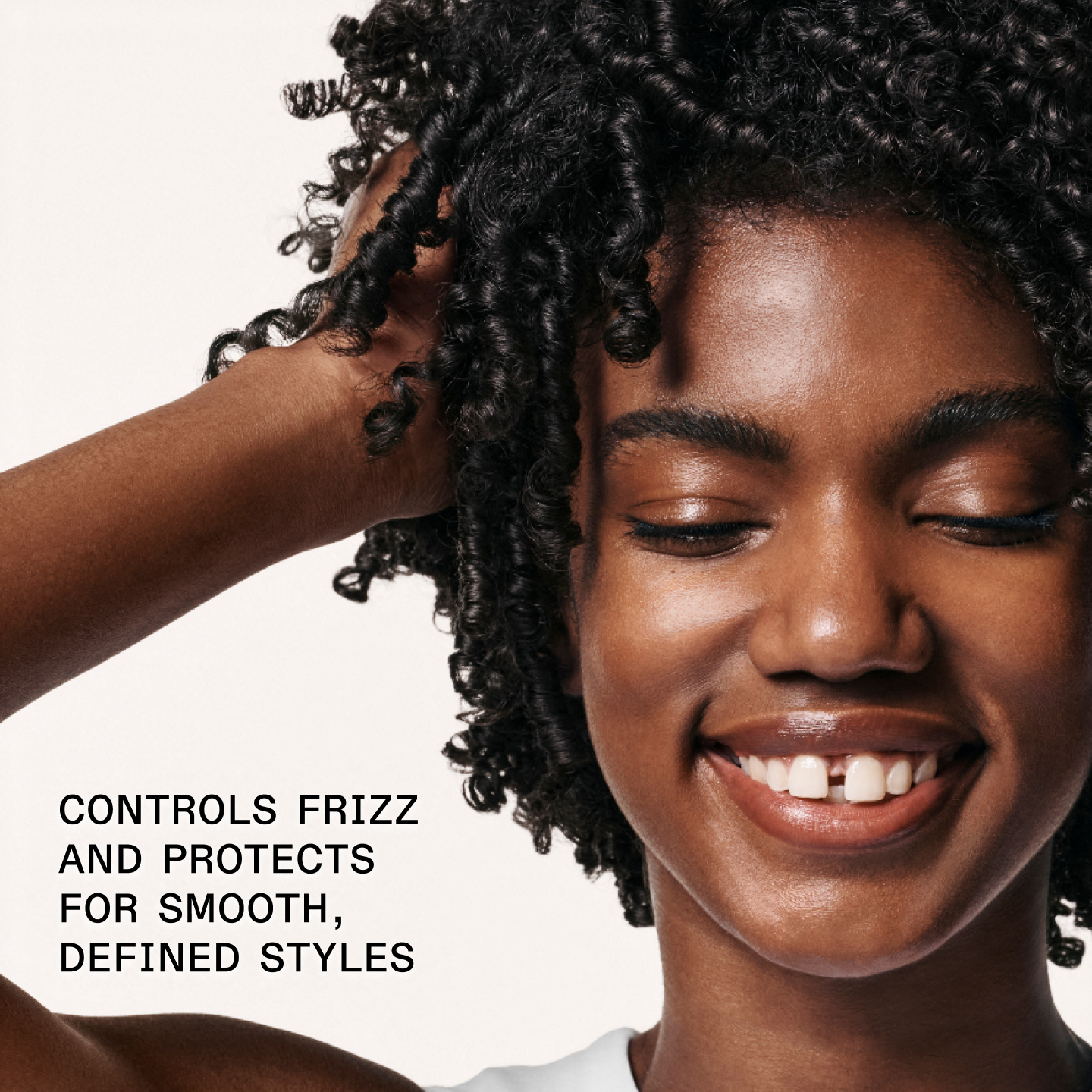 CONTRÔLE LES FRISOTTIS ET PROTÈGE POUR DES STYLES LISSES ET DÉFINIS
