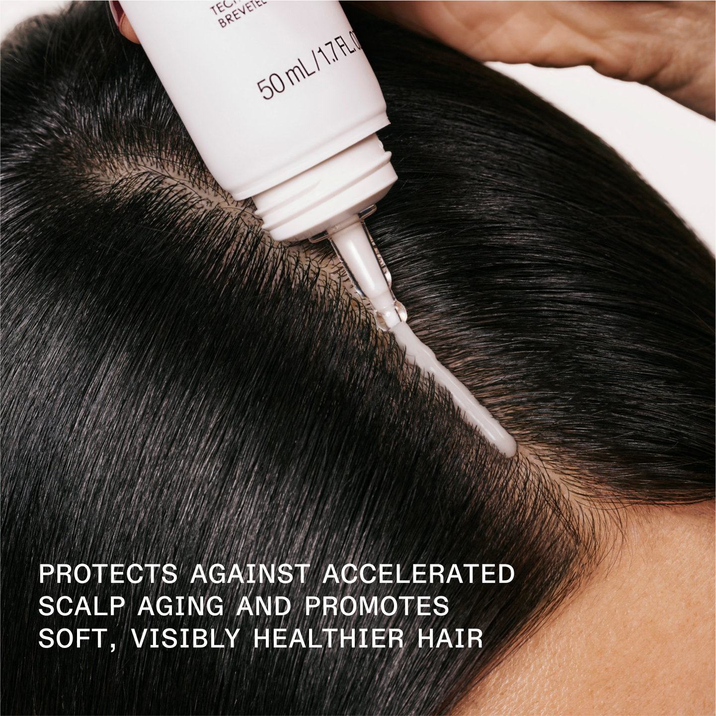 Protège contre le vieillissement accéléré du cuir chevelu pour des cheveux doux et visiblement plus sains. 