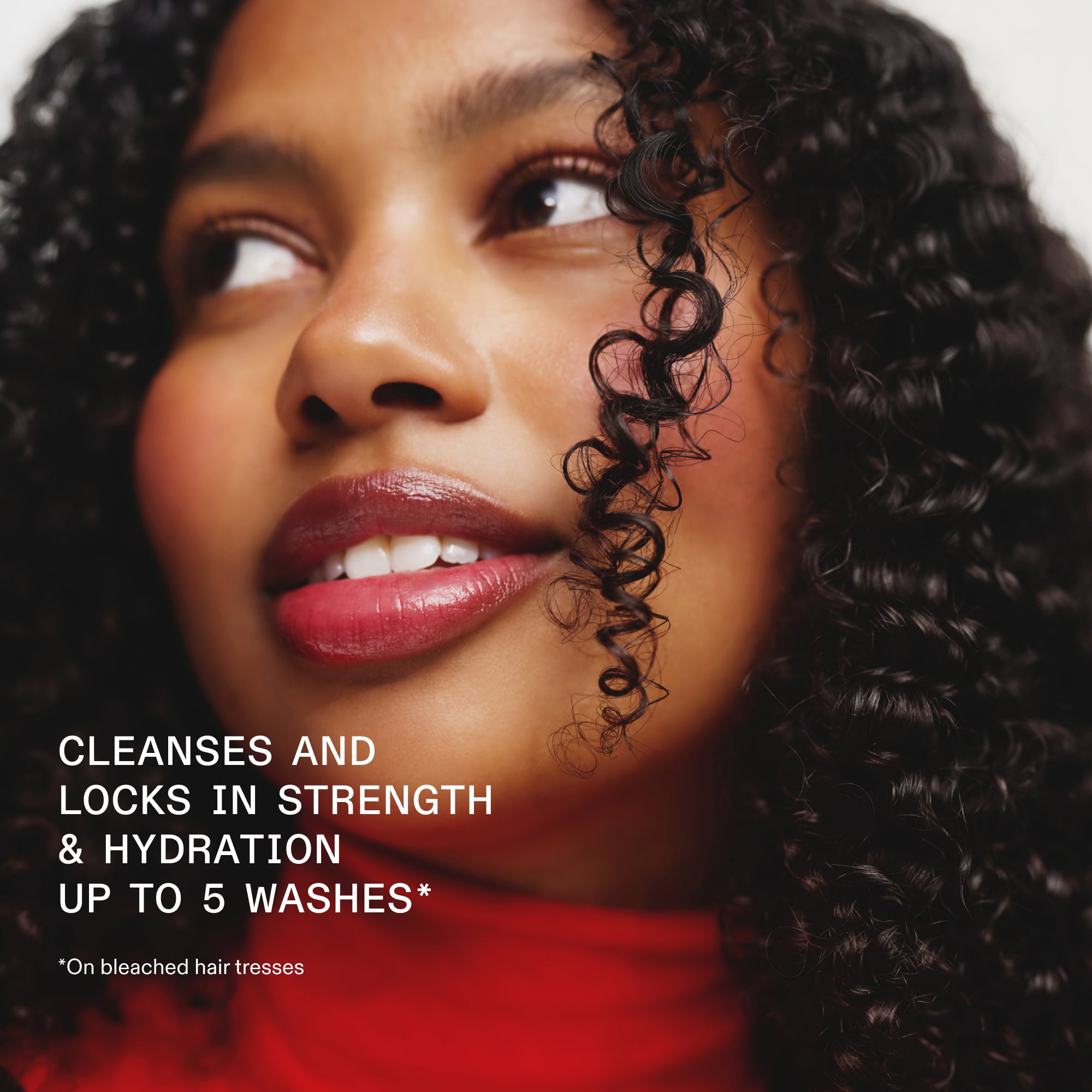 NETTOIE ET PRÉSERVE LA FORCE
et hydratation
JUSQU'À 5 LAVAGES*
* Sur des mèches de cheveux décolorés