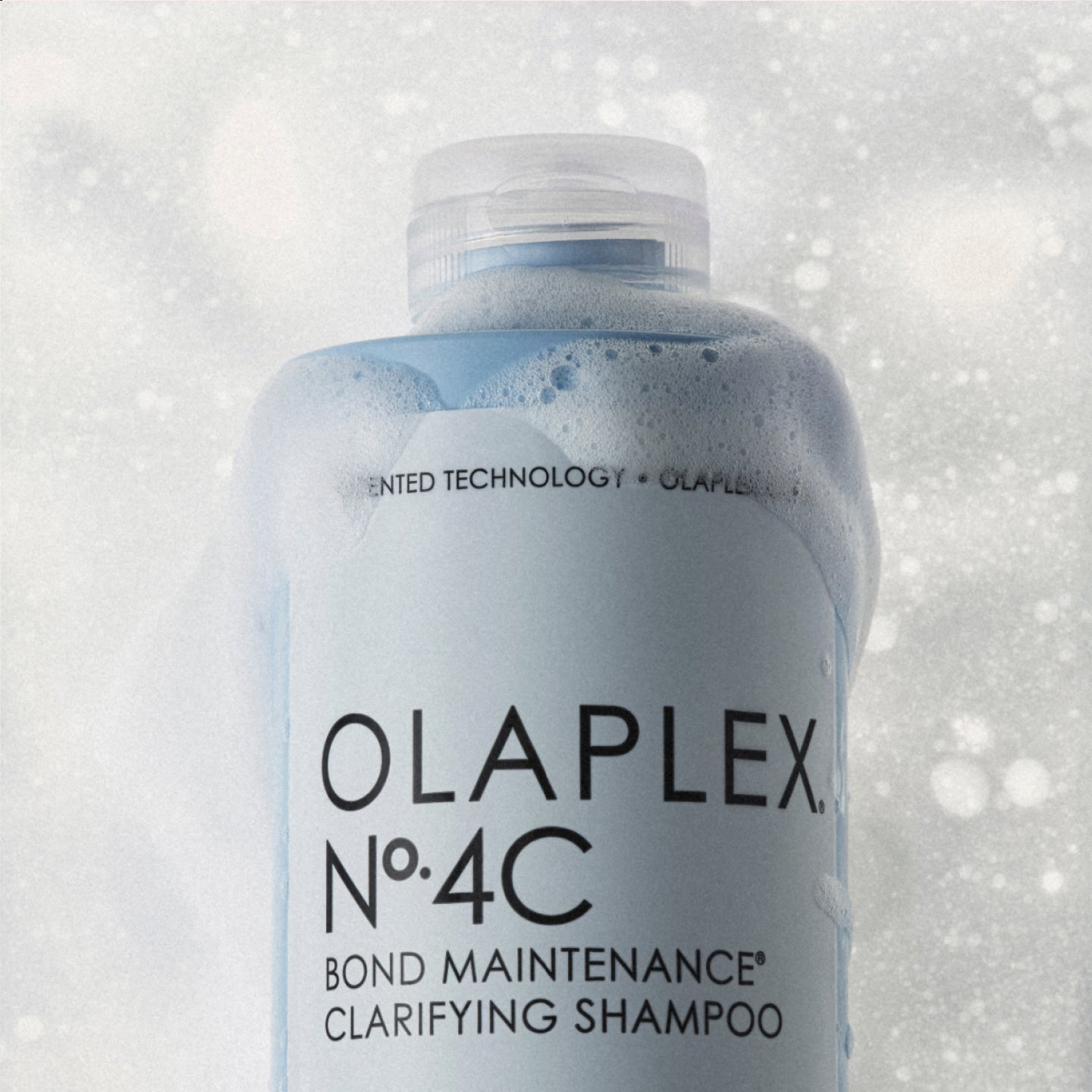 SUBLIME L'ÉCLAT DES COULEURS, LA BRILLANCE ET LA DOUCEUR

OLAPLEX N°.4C BOND MAINTENANCE® CLARIFYING SHAMPOO sur fond blanc