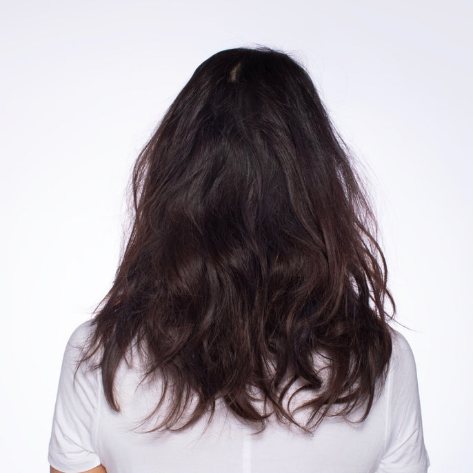 Image Avant : femme aux cheveux bouclés avant